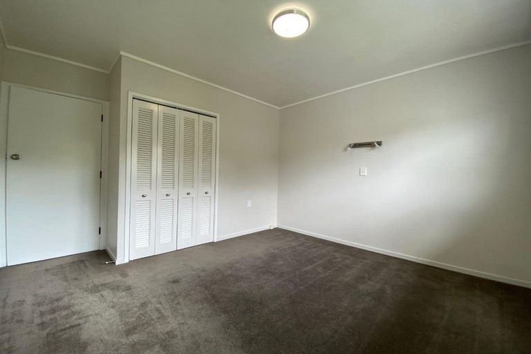Photo of property in 1/2 Scarboro Terrace, Murrays Bay, Auckland, 0630