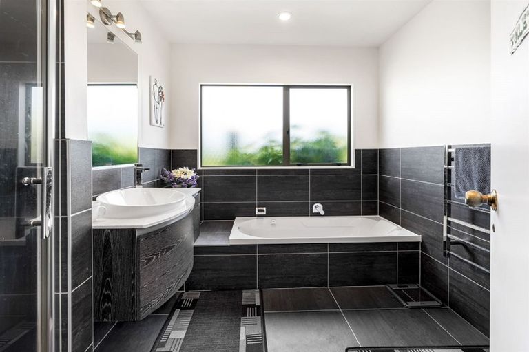 Photo of property in 48 Redwing Street, Browns Bay, Auckland, 0630