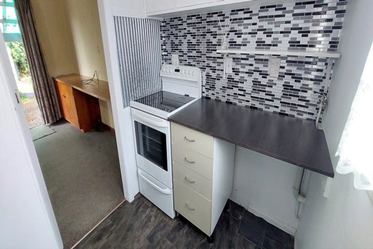 Photo of property in 88 Queenwood Road, Levin, 5510