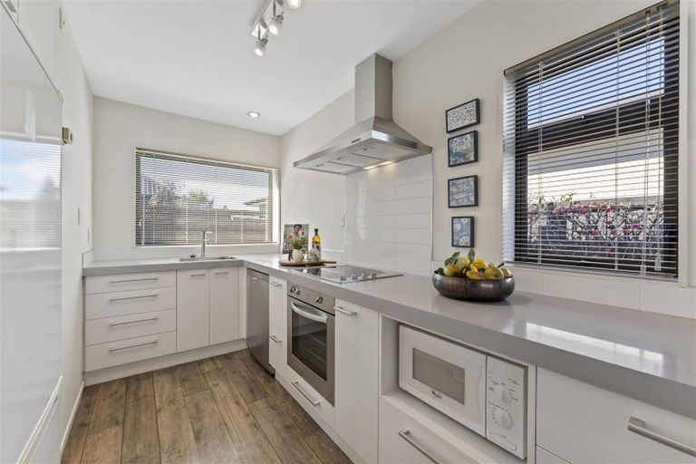 Photo of property in 54a Searells Road, Strowan, Christchurch, 8052