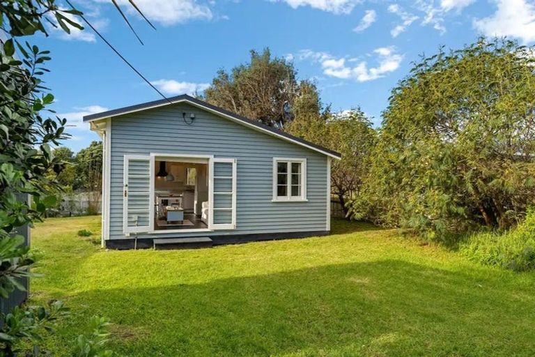 Photo of property in 6 Kapiti Lane, Otaki Beach, Otaki, 5512