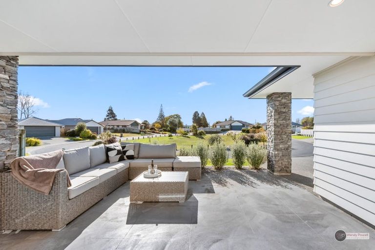 Photo of property in 12 Gardner Place, Otaki, 5512