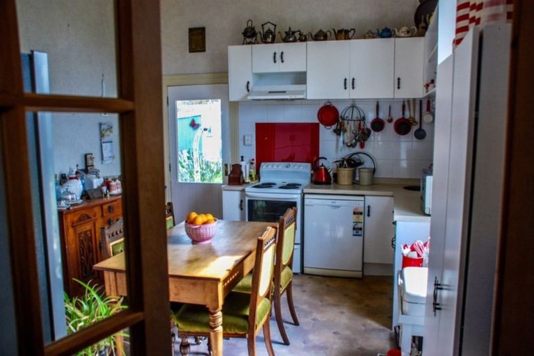 Photo of property in 30 Rhodes Street, Waimate, 7924