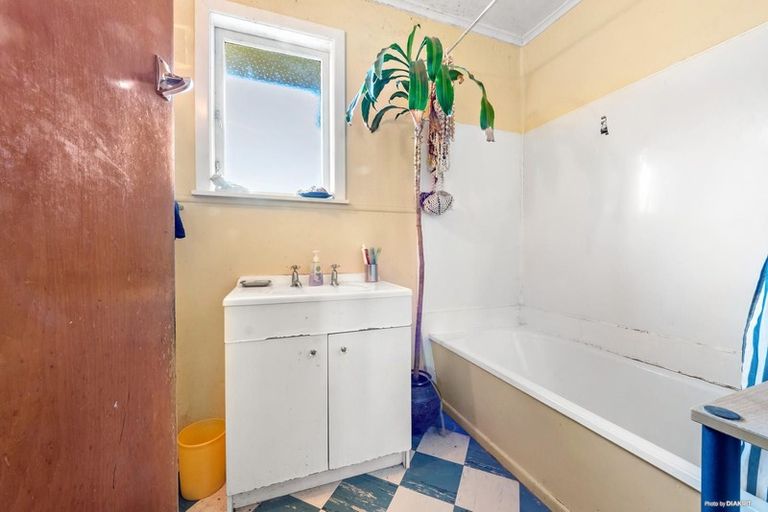 Photo of property in 5 Manui Place, Sunnyvale, Auckland, 0612