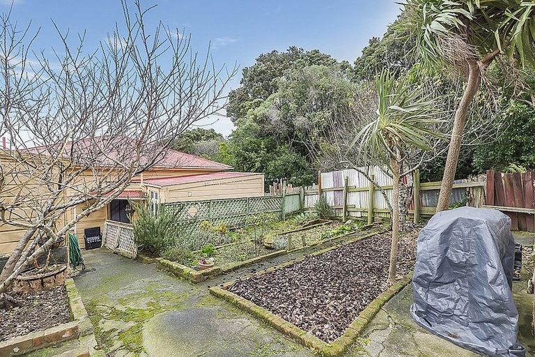 Photo of property in 16 Morton Street, Berhampore, Wellington, 6023