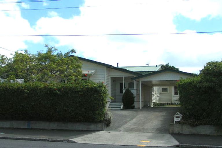 Photo of property in 136 Queen Street, Northcote Point, Auckland, 0627