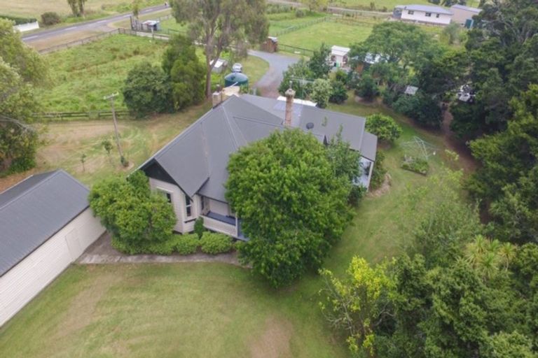 Photo of property in 32 Franklin Road, Paparoa, 0571