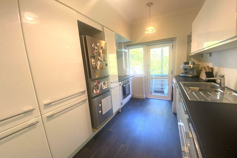 Photo of property in Fountain Court, 3/48 Oriental Parade, Oriental Bay, Wellington, 6011