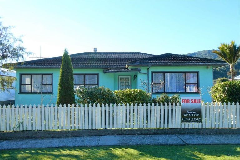 Photo of property in 105 Marlborough Street, Greymouth, 7805