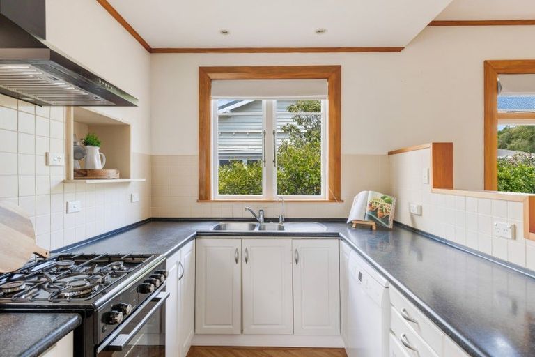 Photo of property in 25 Glen Almond Street, New Plymouth, 4310