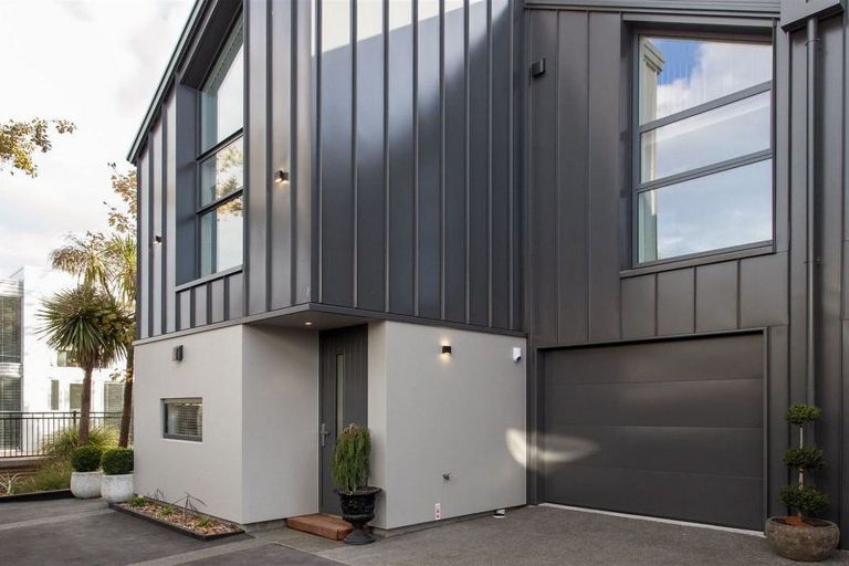 Photo of property in 202c Edgeware Road, Edgeware, Christchurch, 8013