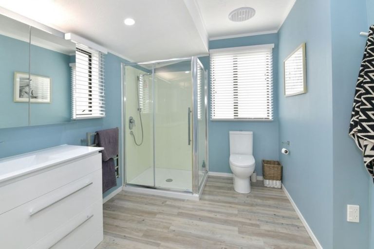 Photo of property in 1/14 Arkles Strand, Arkles Bay, Whangaparaoa, 0932