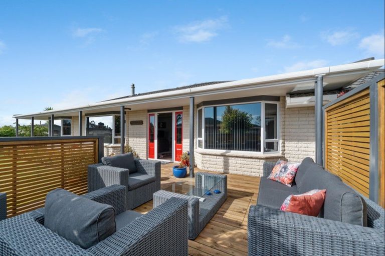 Photo of property in 33 Heta Road, Highlands Park, New Plymouth, 4312
