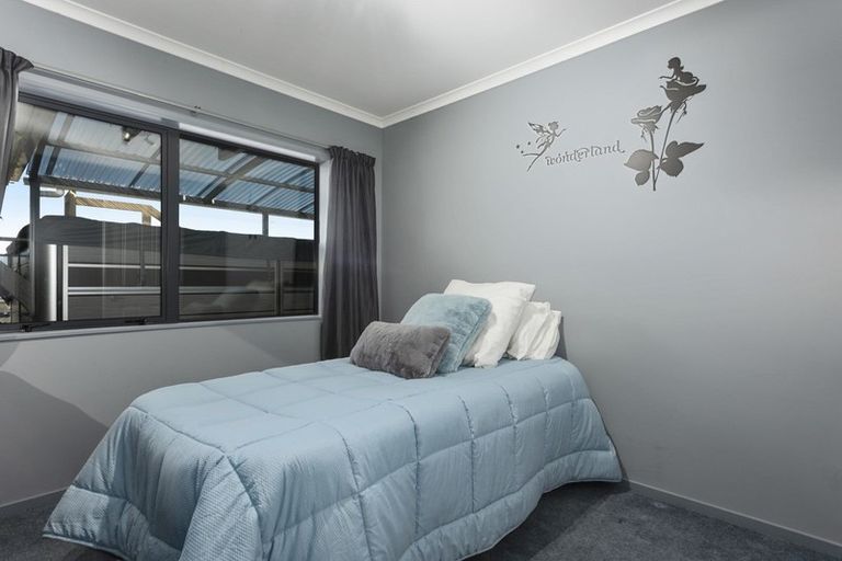 Photo of property in 46 Percy Kinsman Crescent, Riverstone Terraces, Upper Hutt, 5018