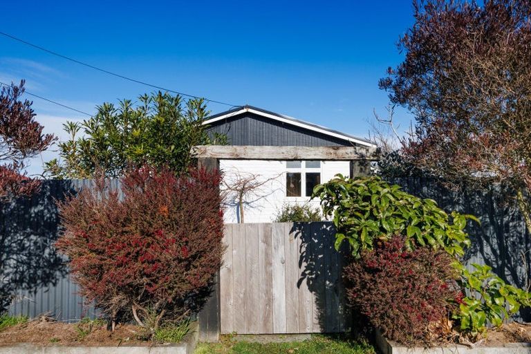 Photo of property in 2 Ngahina Street, Marton, 4710