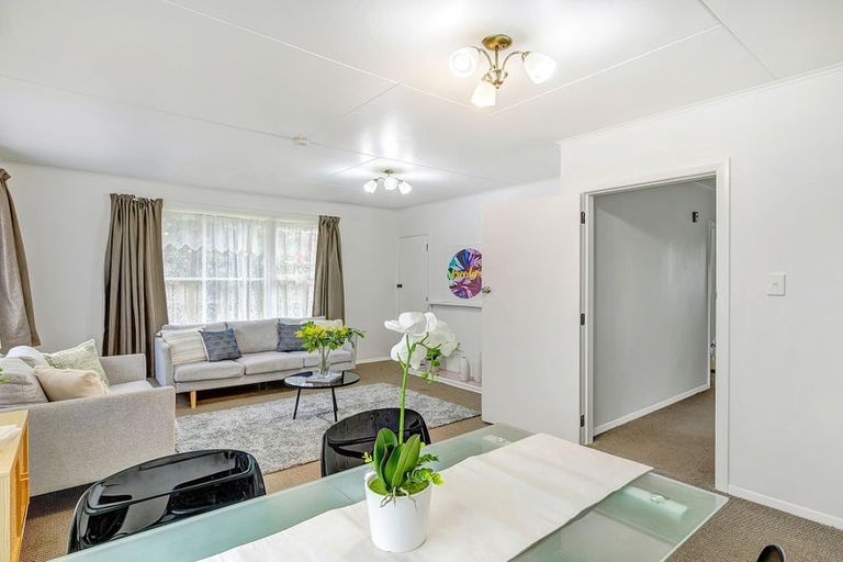 Photo of property in 14 Durham Street, Cannons Creek, Porirua, 5024