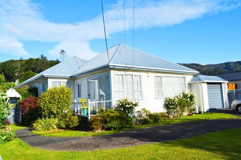 Photo of property in 243/1 Stokes Valley Road, Stokes Valley, Lower Hutt, 5019