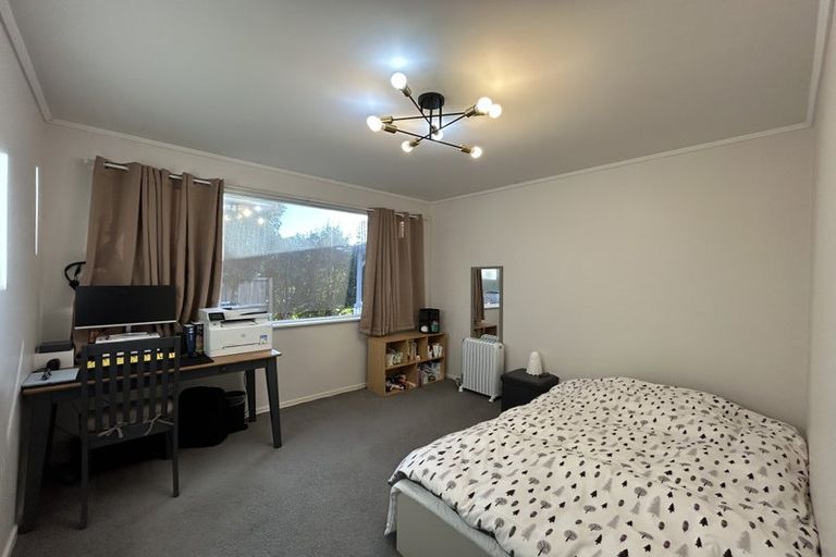 Photo of property in 22 Ayton Drive, Totara Vale, Auckland, 0629