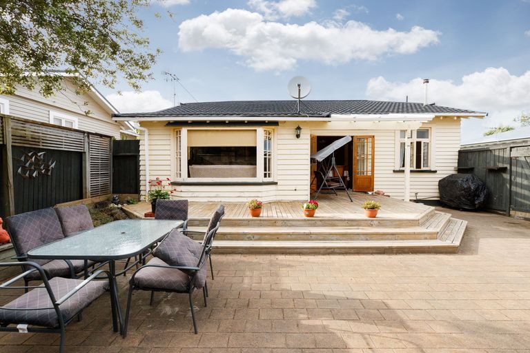 Photo of property in 51 Dahlia Street, Palmerston North, 4410