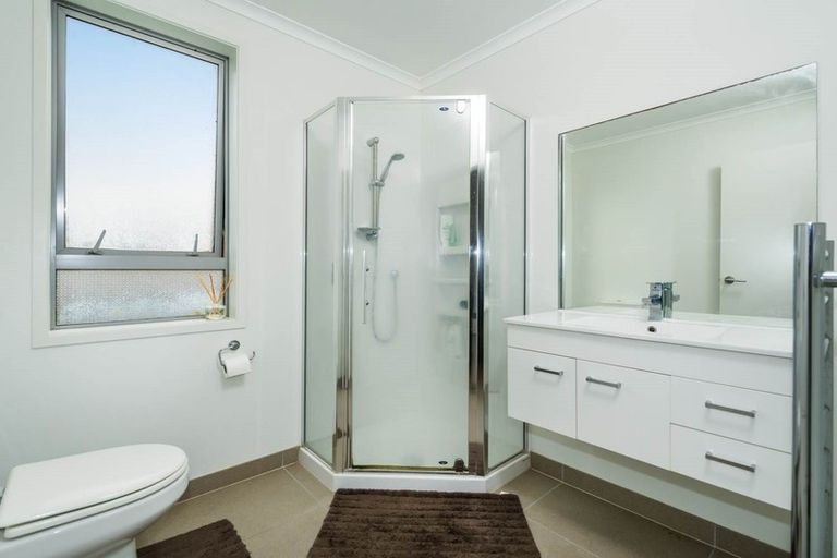 Photo of property in 59 Fields Parade, Oteha, Auckland, 0632