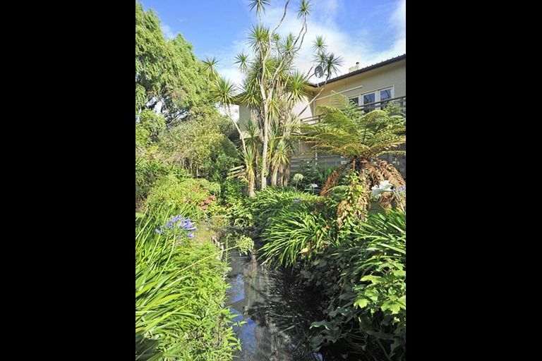 Photo of property in 1 Lancewood Lane, Roslyn, Palmerston North, 4414