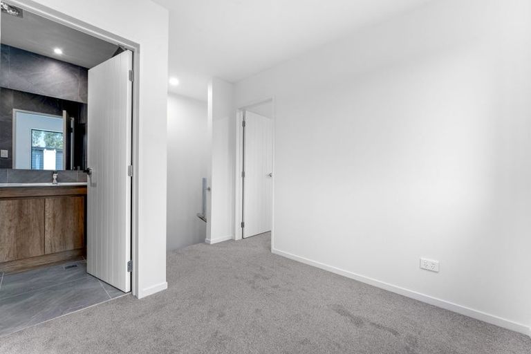 Photo of property in 8/1 Kahikatea Place, Ranui, Auckland, 0612