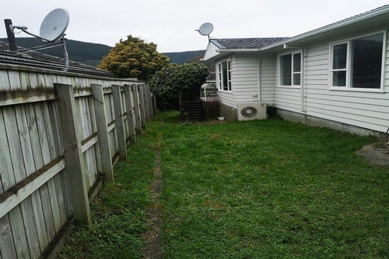 Photo of property in 2 Fyvie Avenue, Tawa, Wellington, 5028