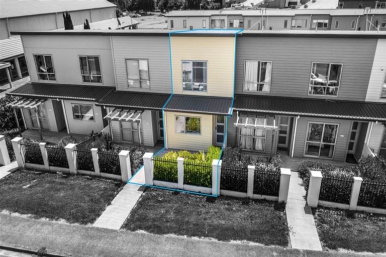 Photo of property in 32/11 Ray Small Drive, Papakura, 2110