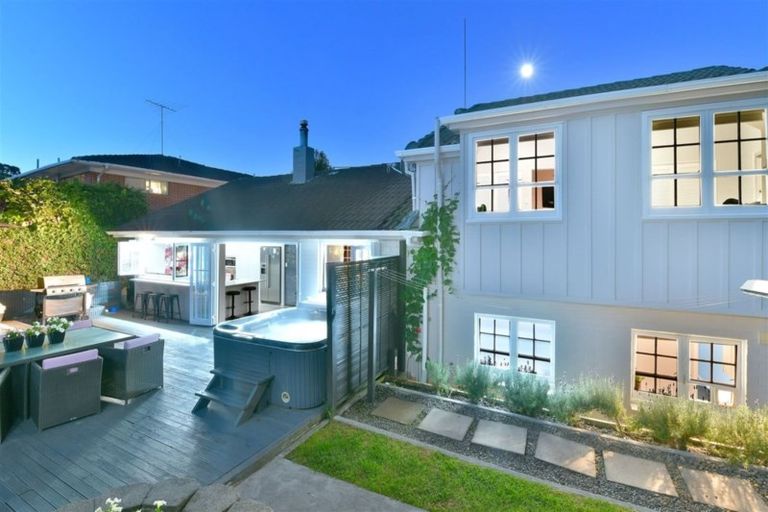 Photo of property in 78 Mayfair Crescent, Mairangi Bay, Auckland, 0630