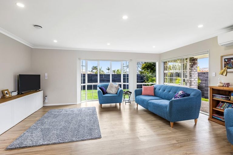 Photo of property in 33 Maygrove Drive, Orewa, 0931