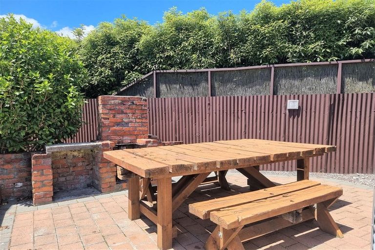 Photo of property in 21 Oxford Street, Picton, 7220