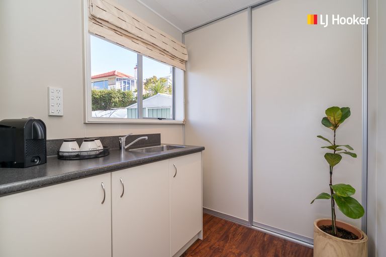 Photo of property in 21 Earls Road, Saint Clair, Dunedin, 9012