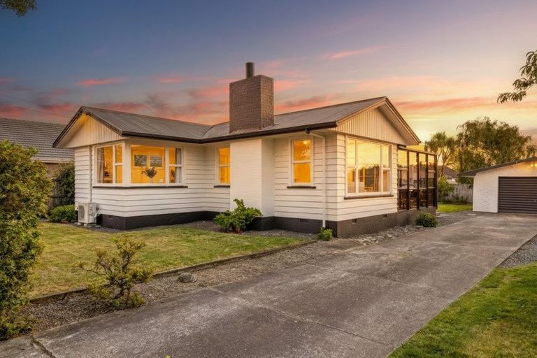 Photo of property in 47 Emlyn Place, Avondale, Christchurch, 8061
