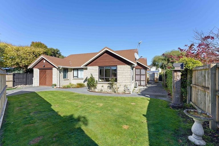 Photo of property in 37 Rosebank Grove, Waikanae, 5036