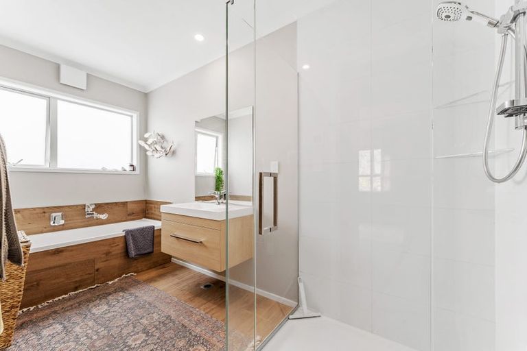 Photo of property in 33 Sanremo Lane, Stanmore Bay, Whangaparaoa, 0932