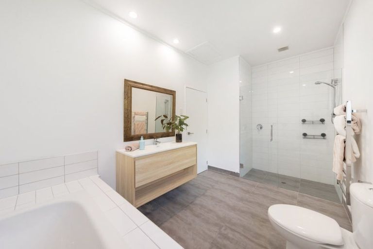 Photo of property in 53b Onedin Place, Titirangi, Auckland, 0604