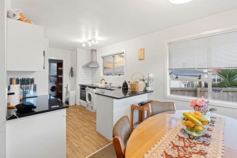 Photo of property in 38 Thompson Terrace, Manurewa, Auckland, 2102