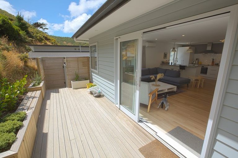Photo of property in 26 Rarangi Way, Owhiro Bay, Wellington, 6023