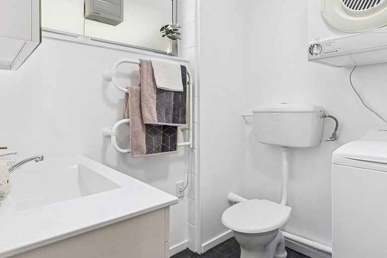 Photo of property in 2/11 Anderson Terrace, Mount Cook, Wellington, 6021