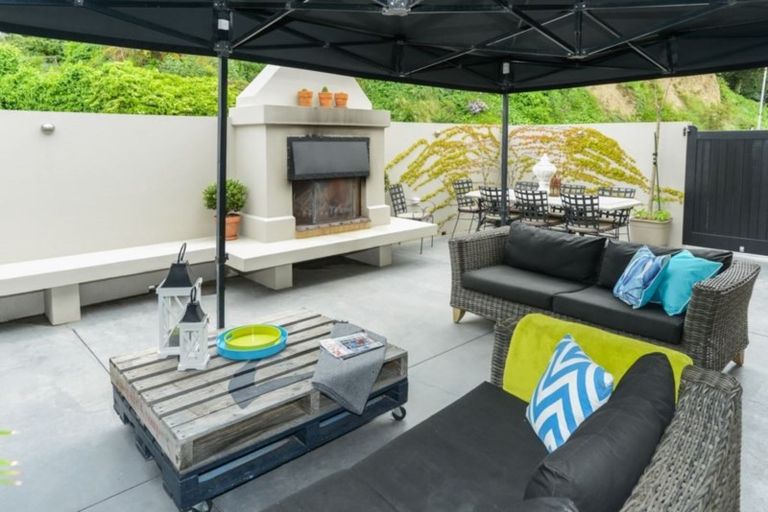 Photo of property in 2 Seaview Terrace, Bluff Hill, Napier, 4110