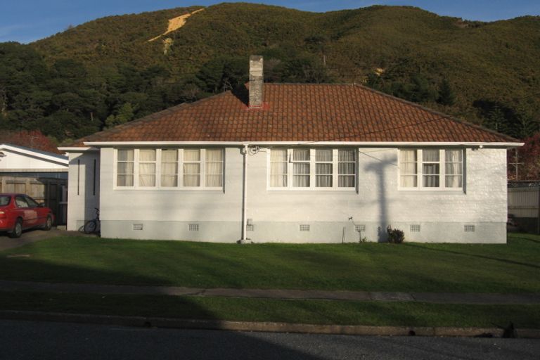 Photo of property in 6 Prouse Crescent, Naenae, Lower Hutt, 5011
