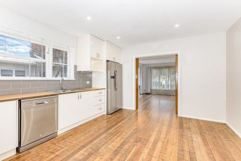 Photo of property in 21 Peel Place, Wainuiomata, Lower Hutt, 5014