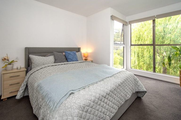 Photo of property in 10 Osmond Lane, Mount Pleasant, Christchurch, 8081