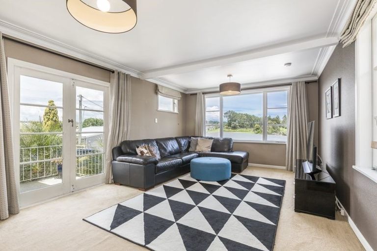 Photo of property in 32 Links Road, New Lynn, Auckland, 0600