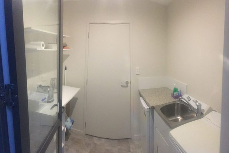 Photo of property in 29 Deverell Place, Northcross, Auckland, 0632