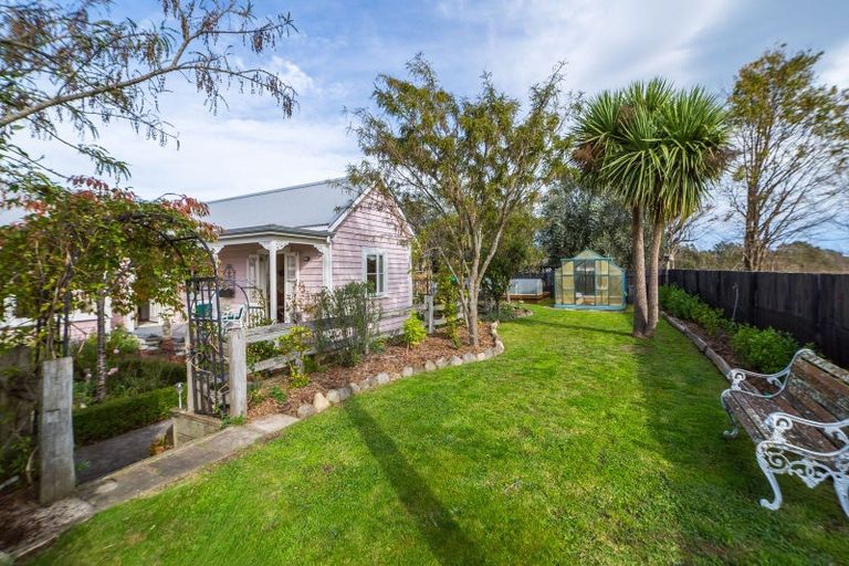 Photo of property in 10 Cotter Street, Greytown, 5712