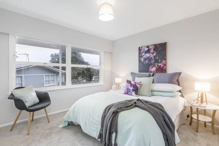 Photo of property in 27 Renata Crescent, Te Atatu Peninsula, Auckland, 0610