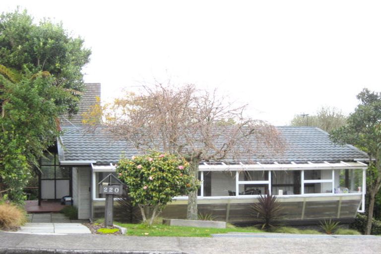 Photo of property in 1/220 Huatoki Street, Upper Vogeltown, New Plymouth, 4310