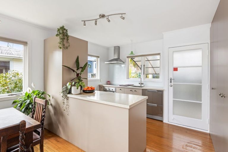 Photo of property in 26 Durham Street, Te Atatu Peninsula, Auckland, 0610