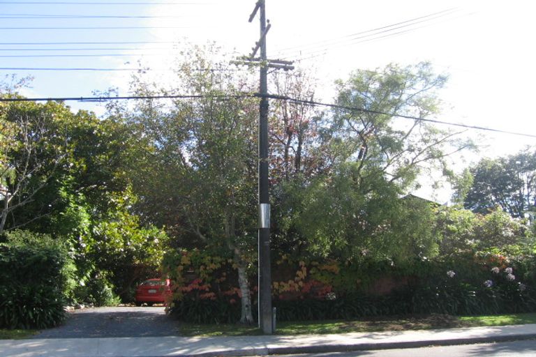 Photo of property in 5 Chatsworth Road, Silverstream, Upper Hutt, 5019